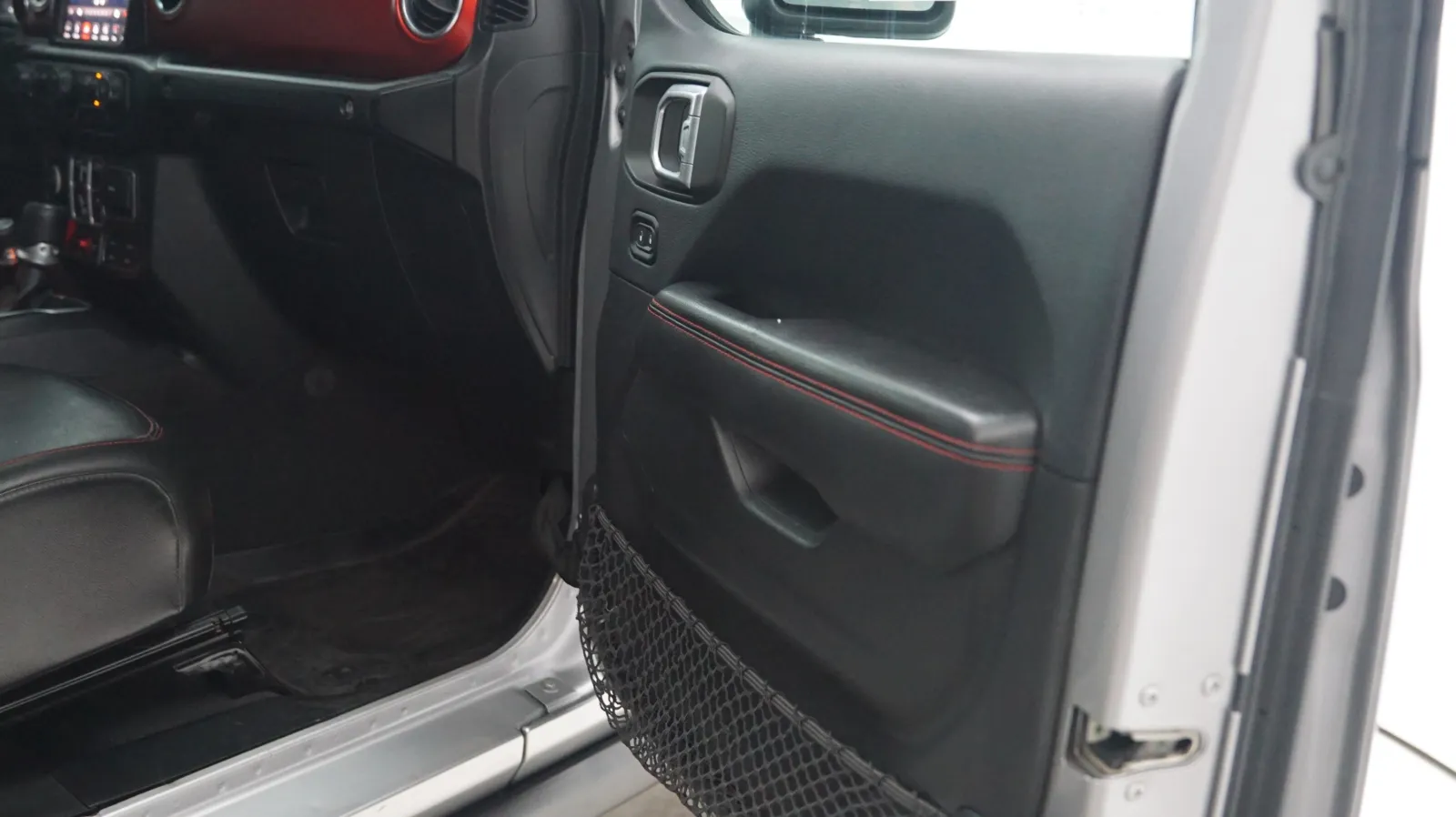 Jeep Wrangler photo 12
