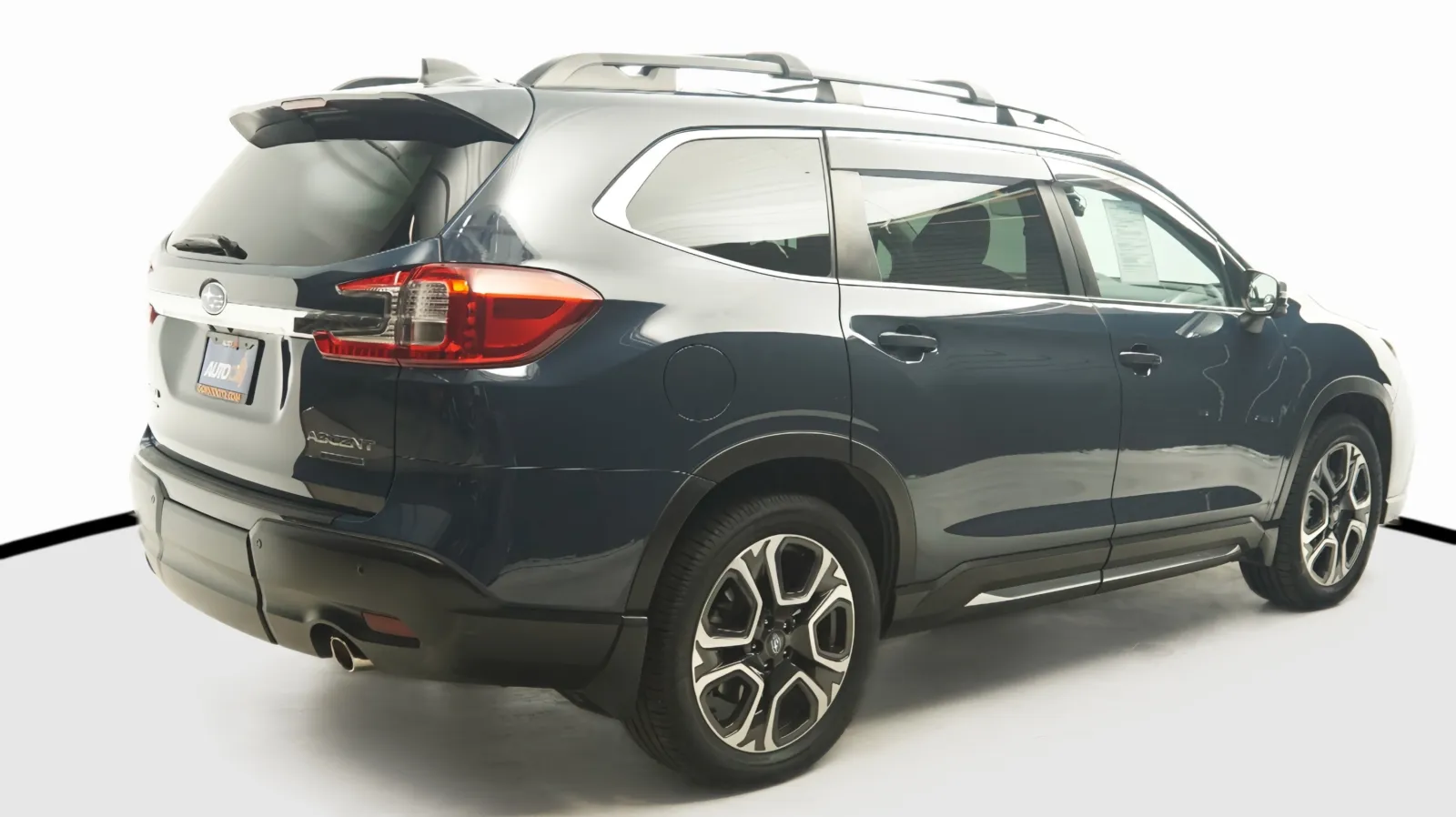 More photos of 2023 Subaru Ascent Limited at Auto City, CA