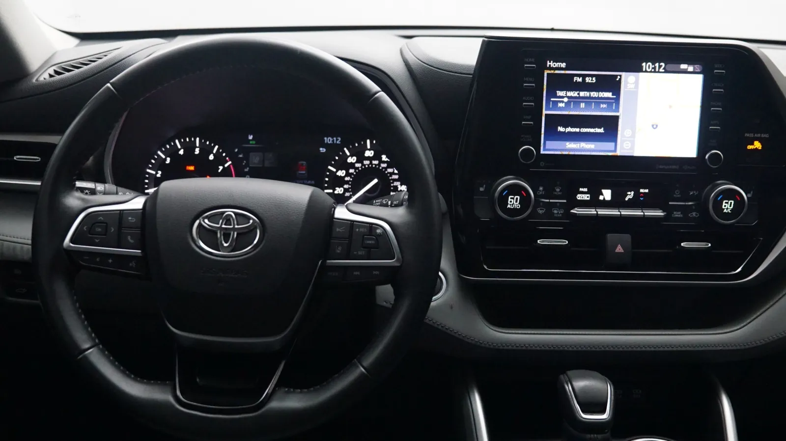 More photos of 2021 Toyota Highlander XLE at Auto City, CA