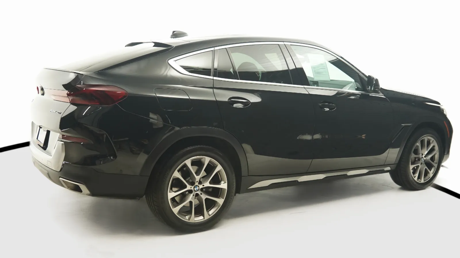 More photos of 2023 BMW X6 xDrive40i at Auto City, CA