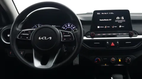 More photos of 2023 Kia Forte LXS at Auto City, CA