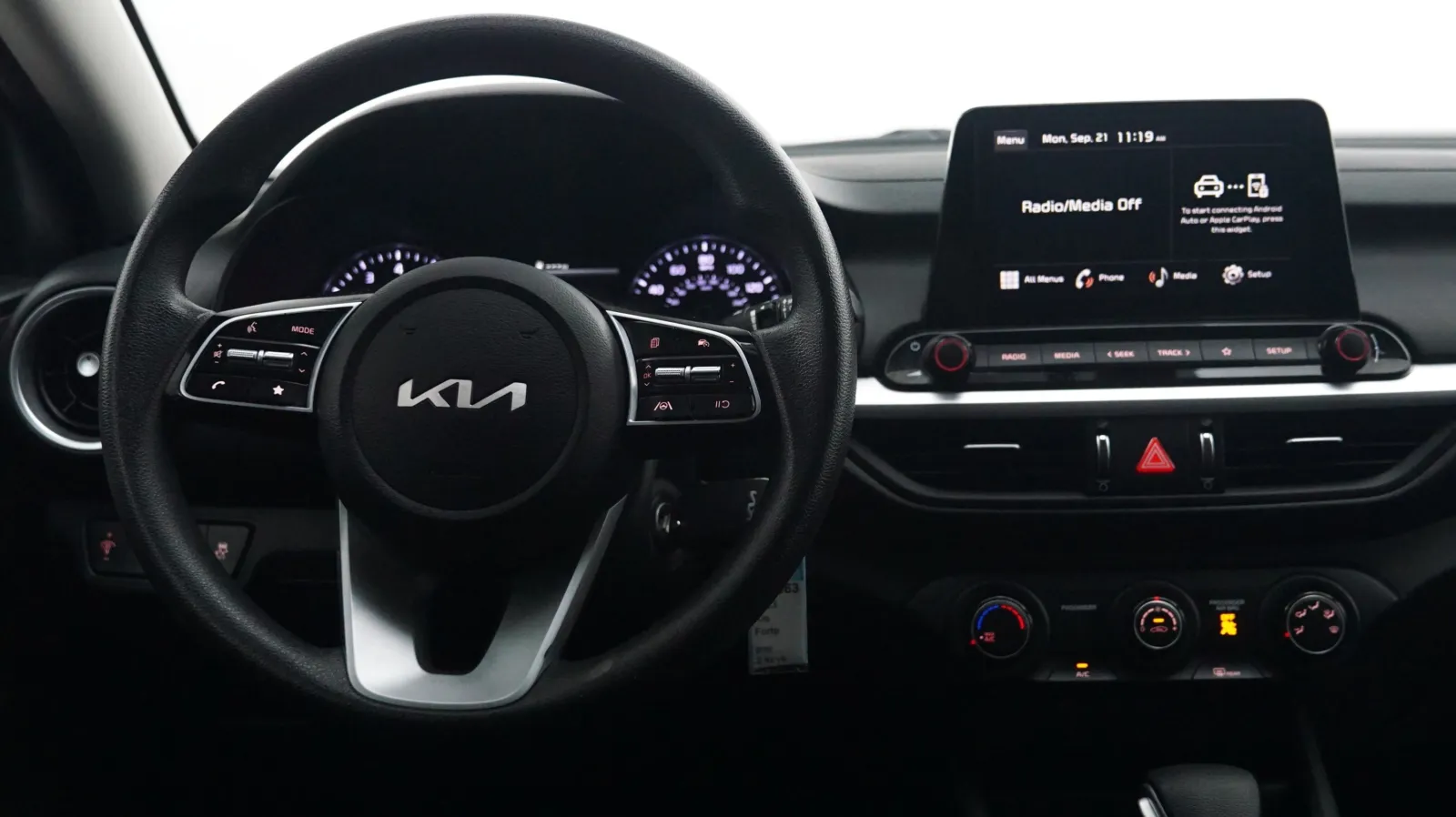 More photos of 2023 Kia Forte LXS at Auto City, CA