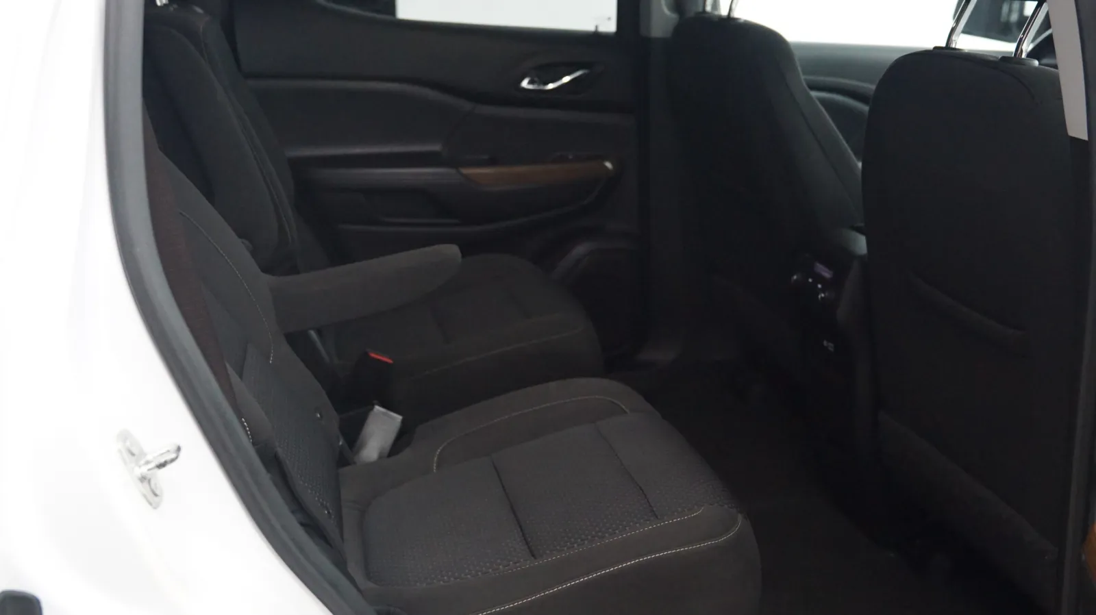 GMC Acadia photo 11