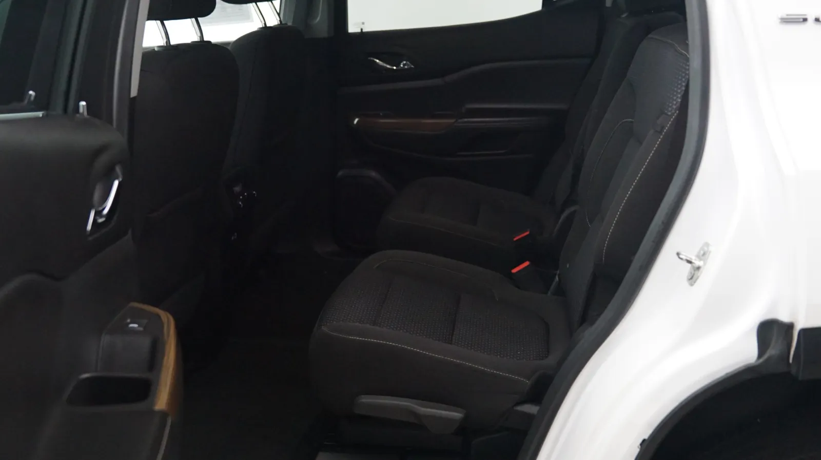 GMC Acadia photo 12