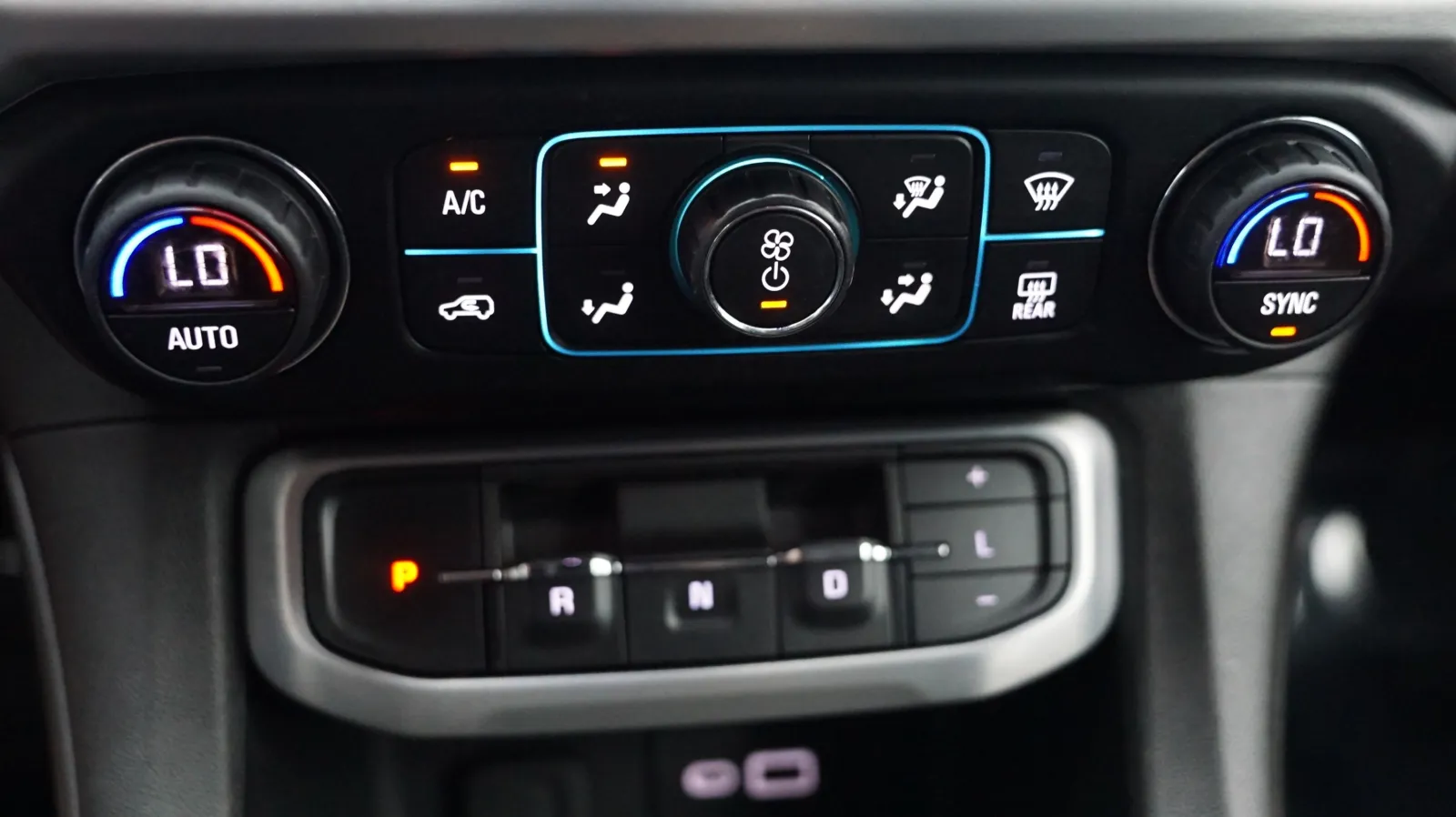 GMC Acadia photo 22