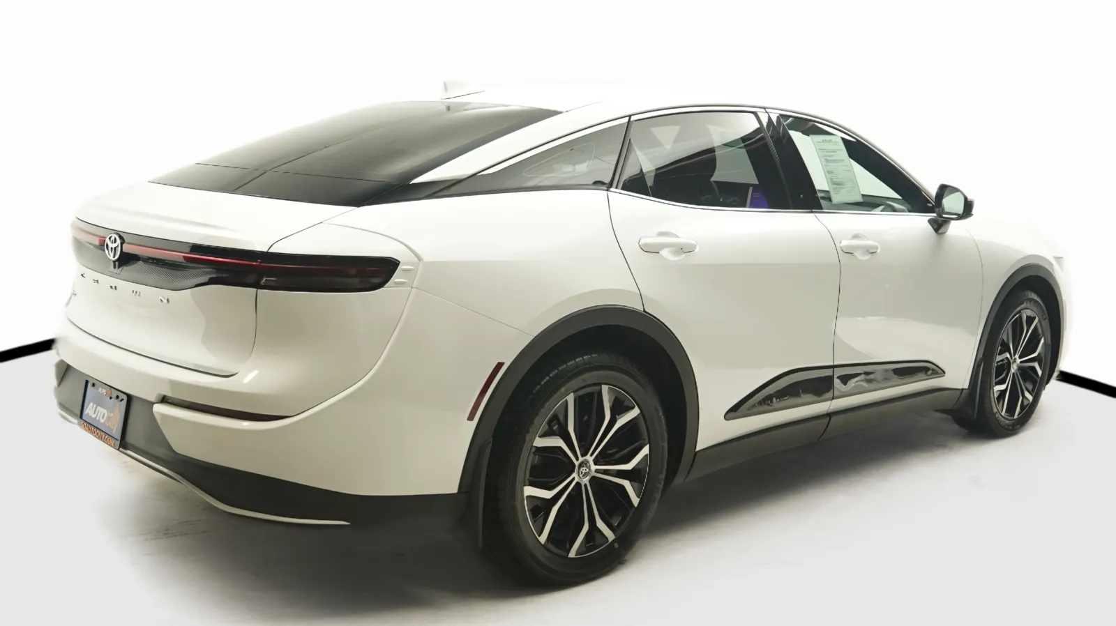 More photos of 2023 Toyota Crown XLE at Auto City, CA