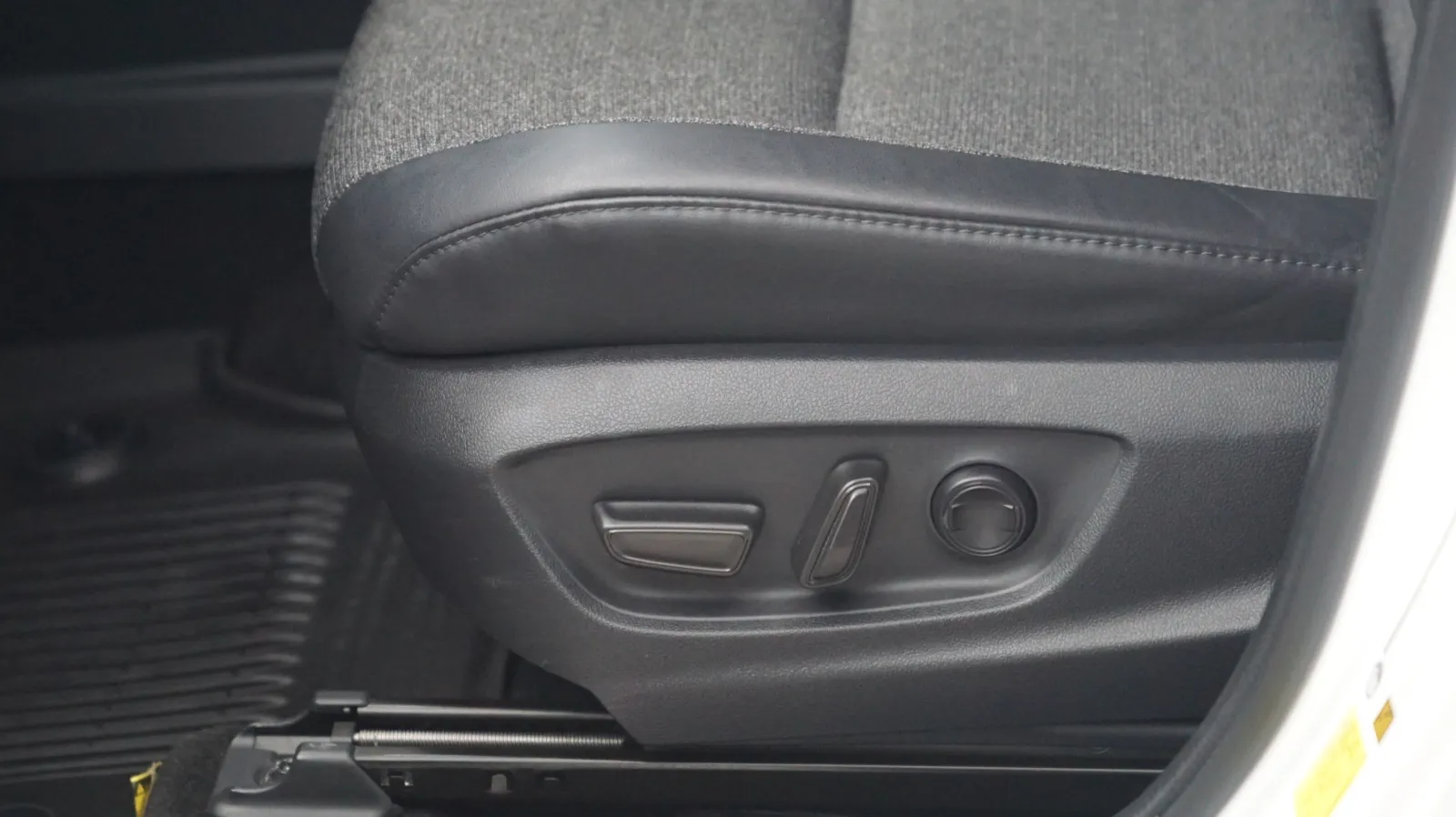 Toyota Crown photo 16