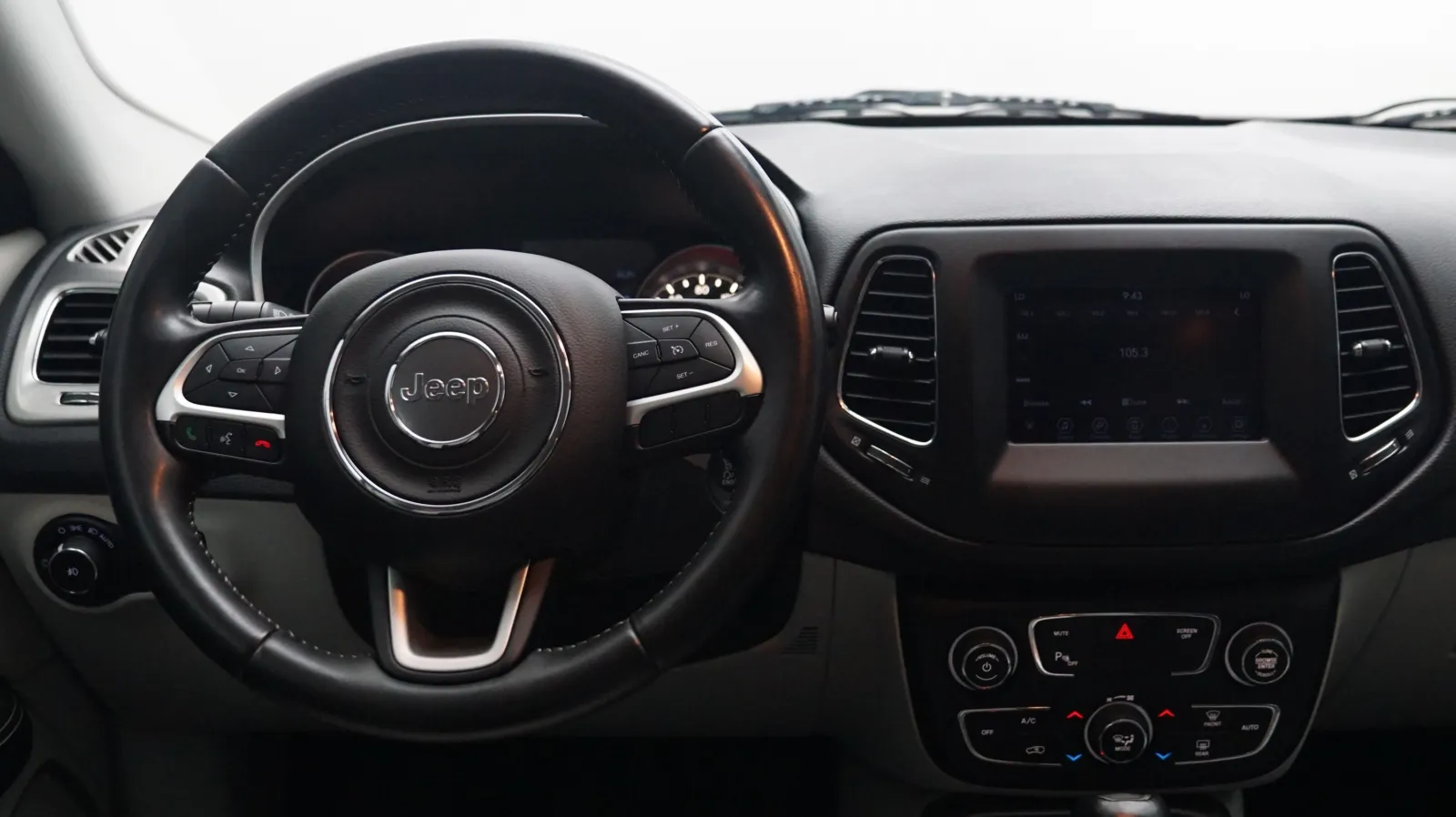 More photos of 2018 Jeep Compass Latitude at Auto City, CA