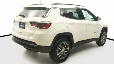 More photos of 2018 Jeep Compass Latitude at Auto City, CA