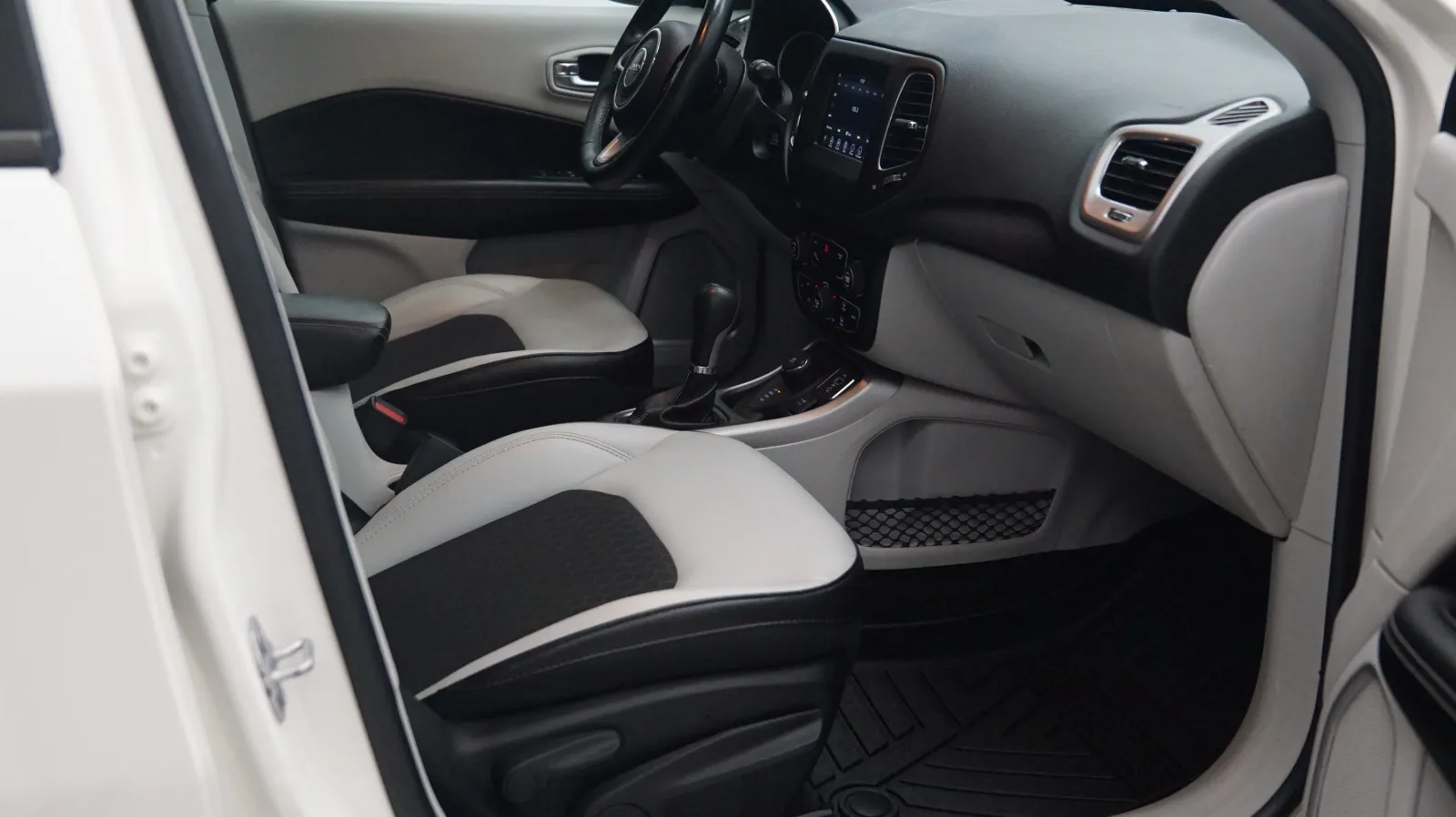 Jeep Compass photo 6