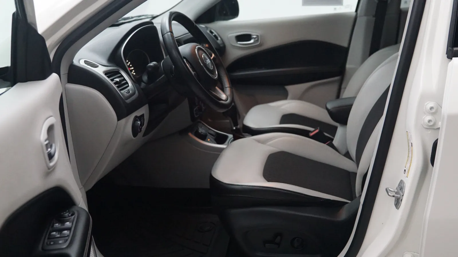 Jeep Compass photo 7