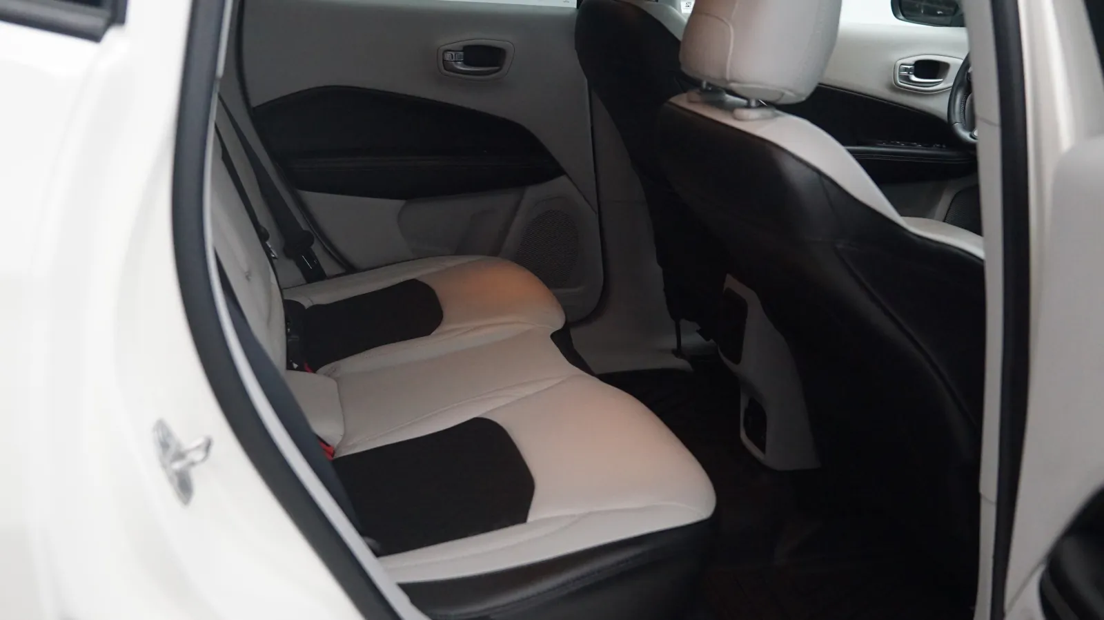 Jeep Compass photo 11