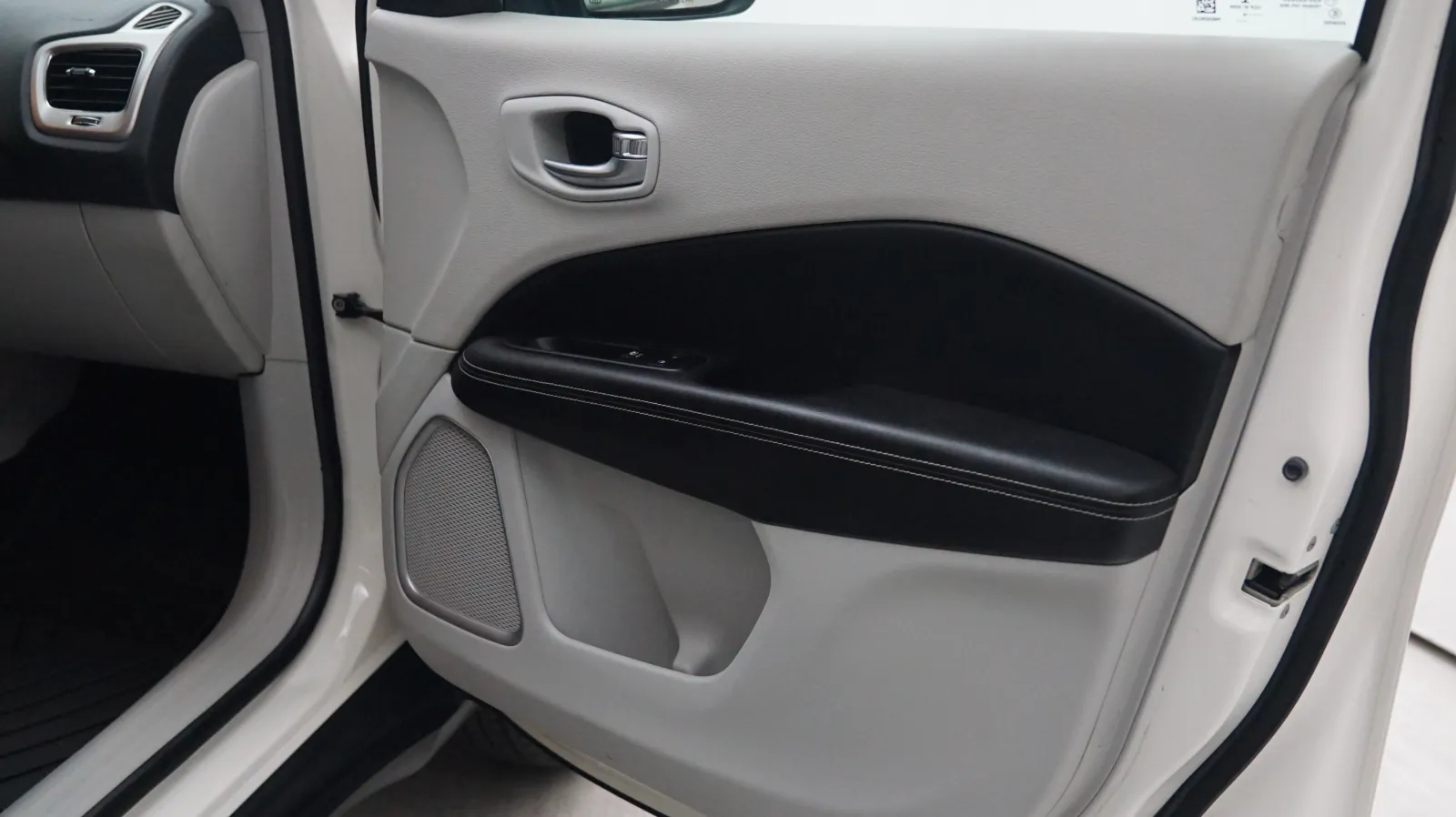 Jeep Compass photo 14