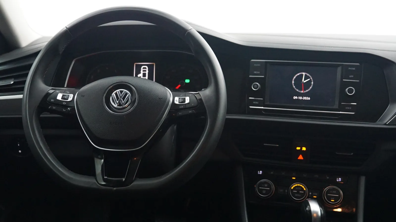 More photos of 2020 Volkswagen Jetta SE at Auto City, CA