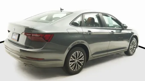 More photos of 2020 Volkswagen Jetta SE at Auto City, CA