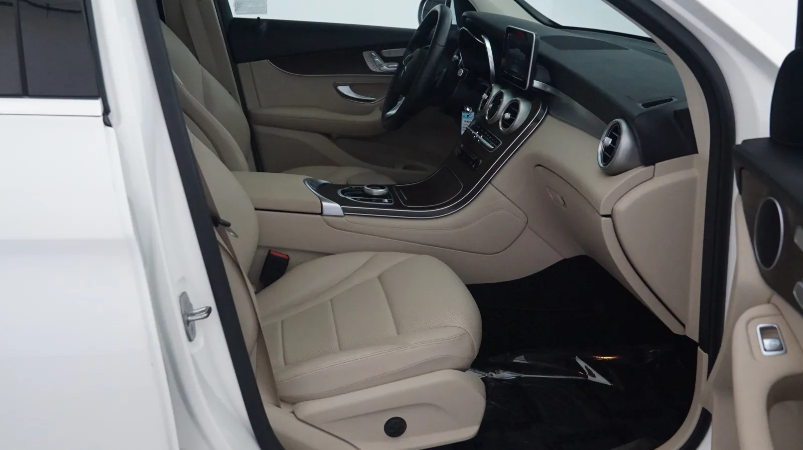 Mercedes-Benz GLC photo 6
