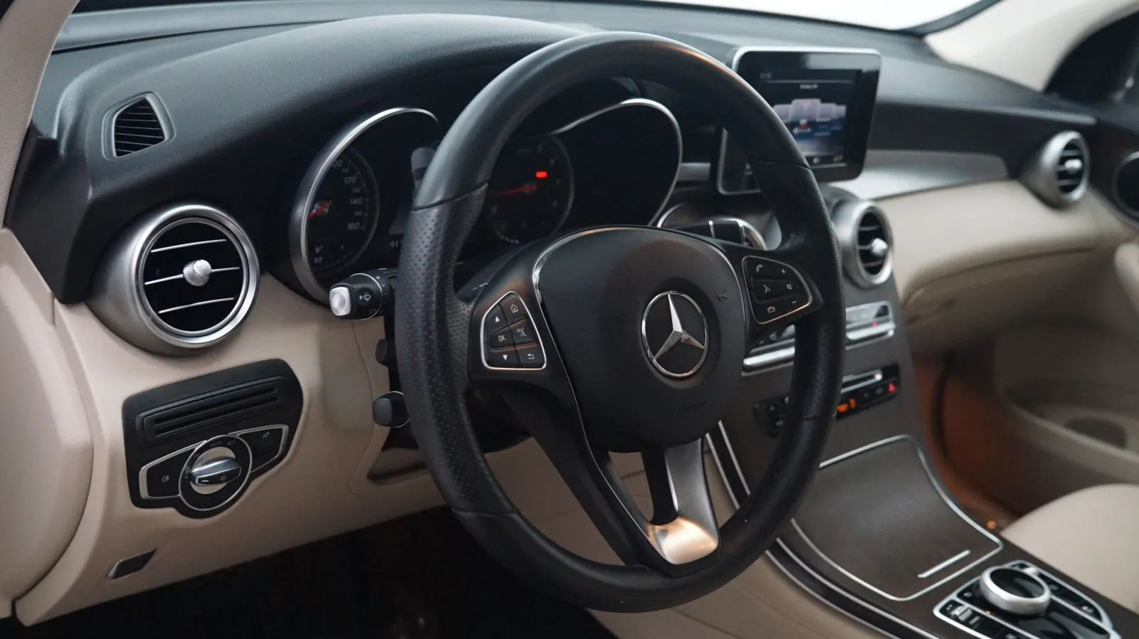 Mercedes-Benz GLC photo 16