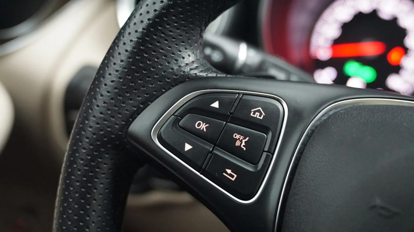 Mercedes-Benz GLC photo 17