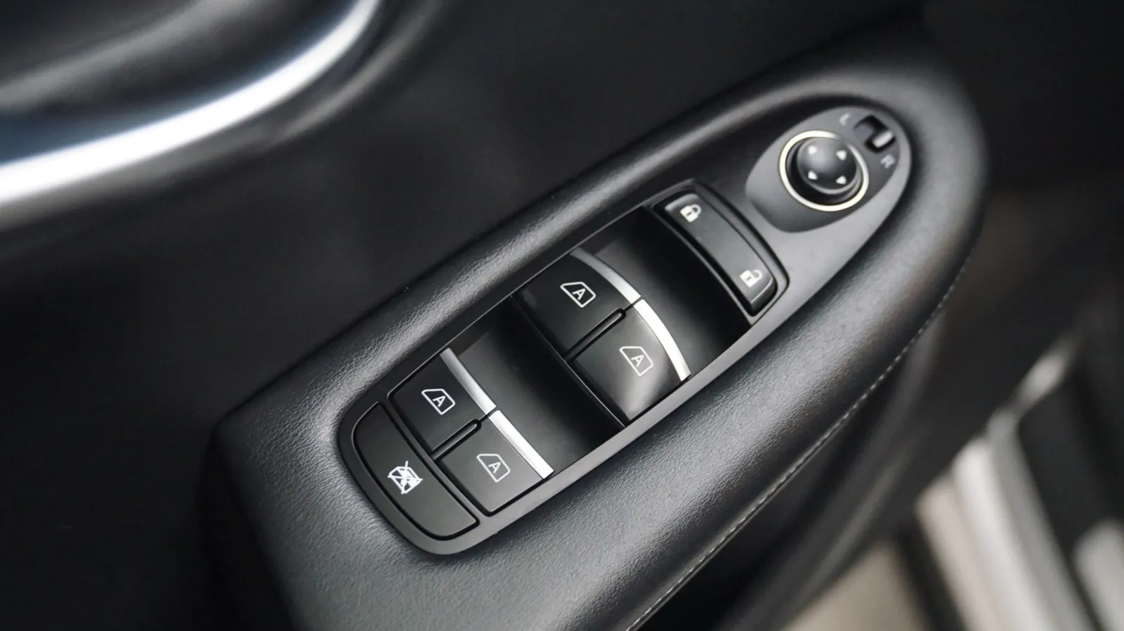 Infiniti QX50 photo 17