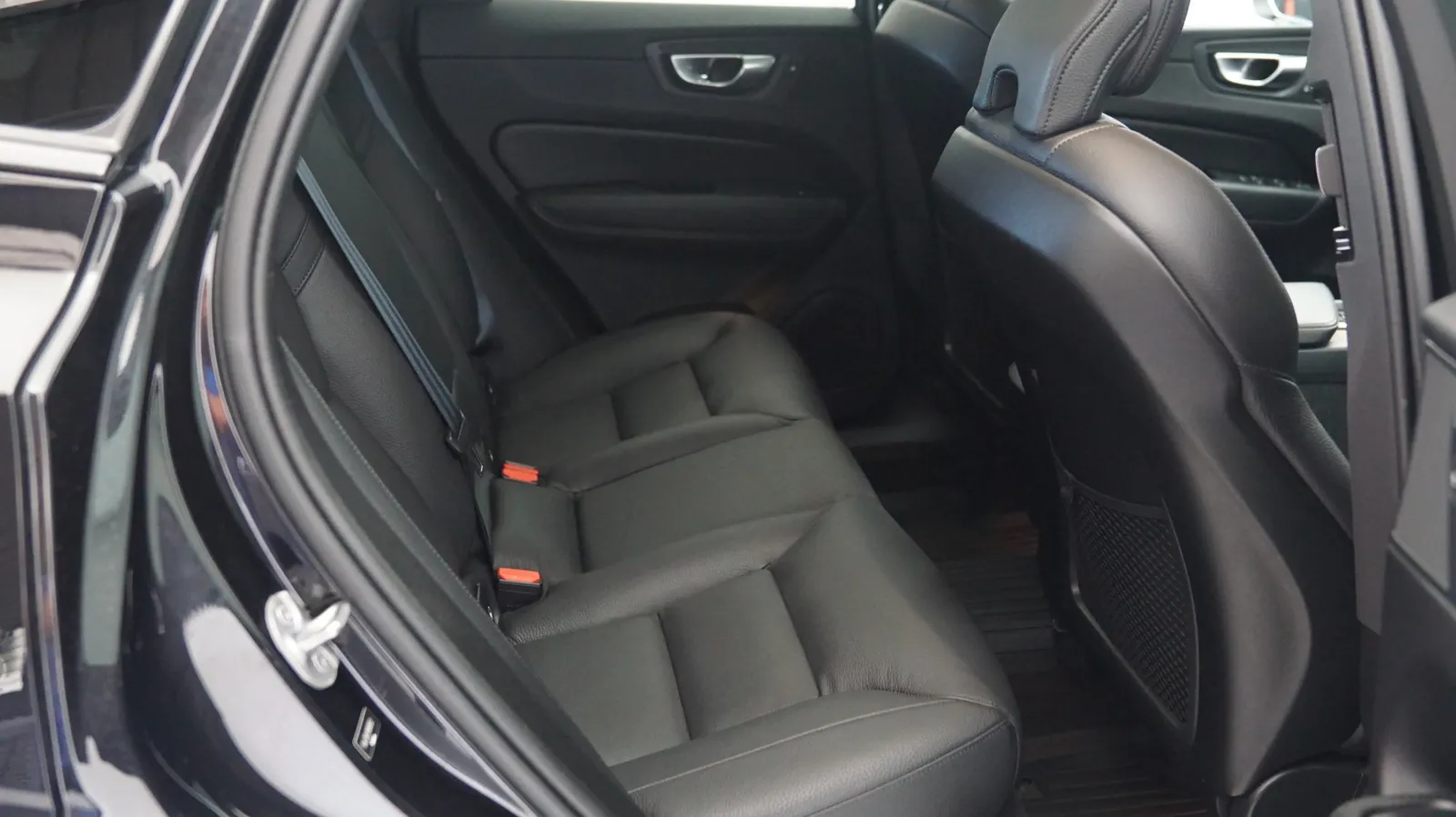 Volvo XC60 photo 9