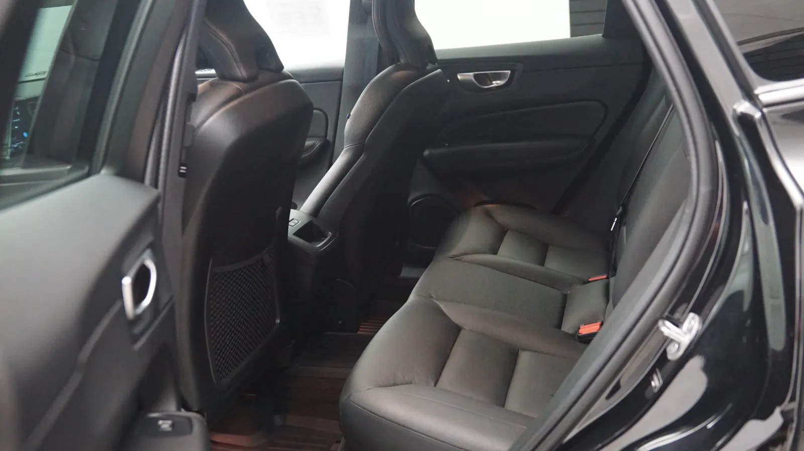 Volvo XC60 photo 10