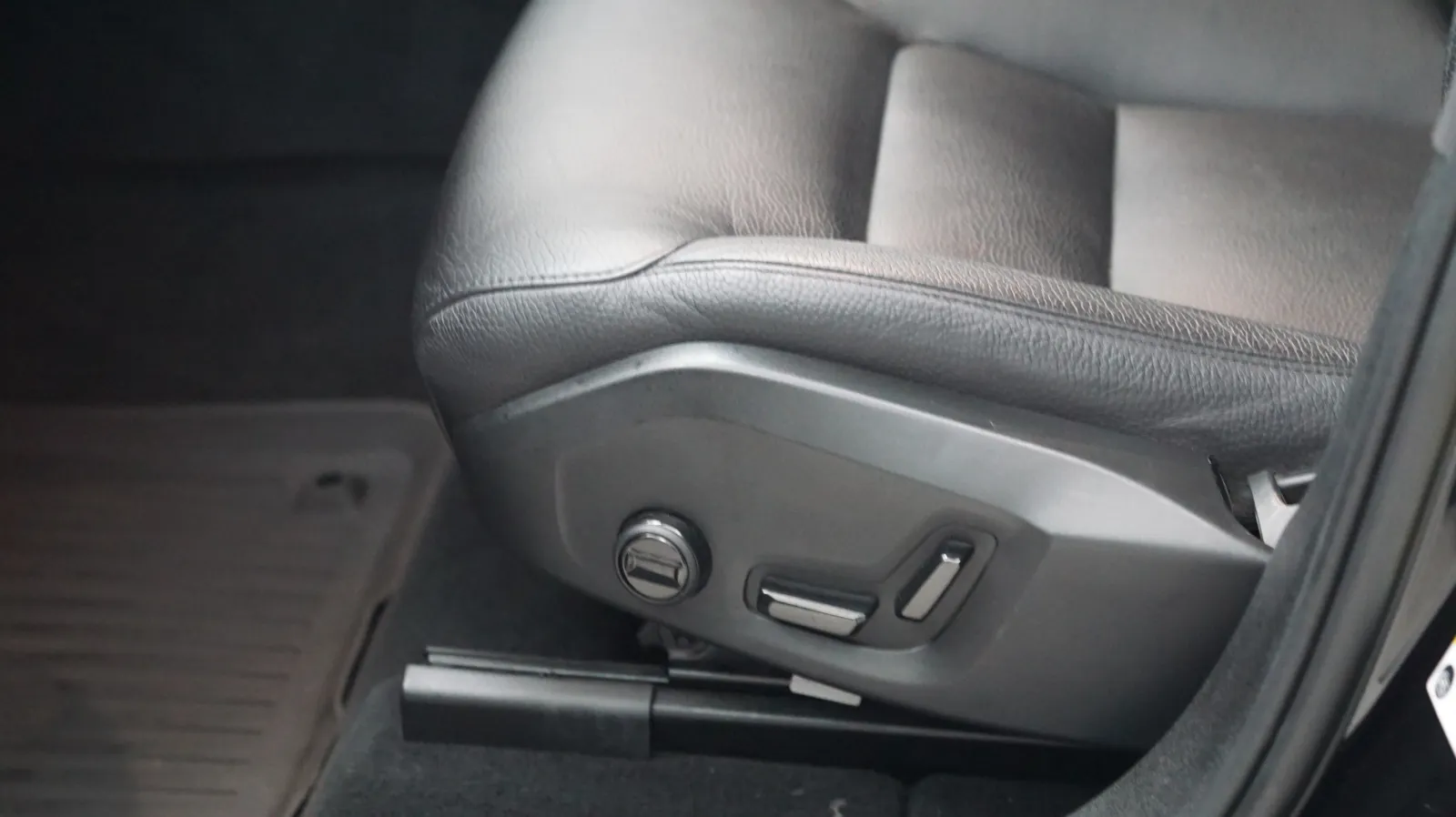 Volvo XC60 photo 16