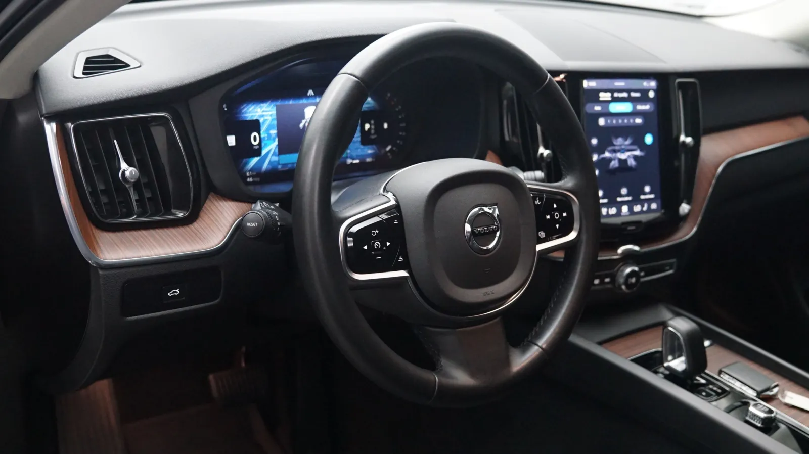 Volvo XC60 photo 18