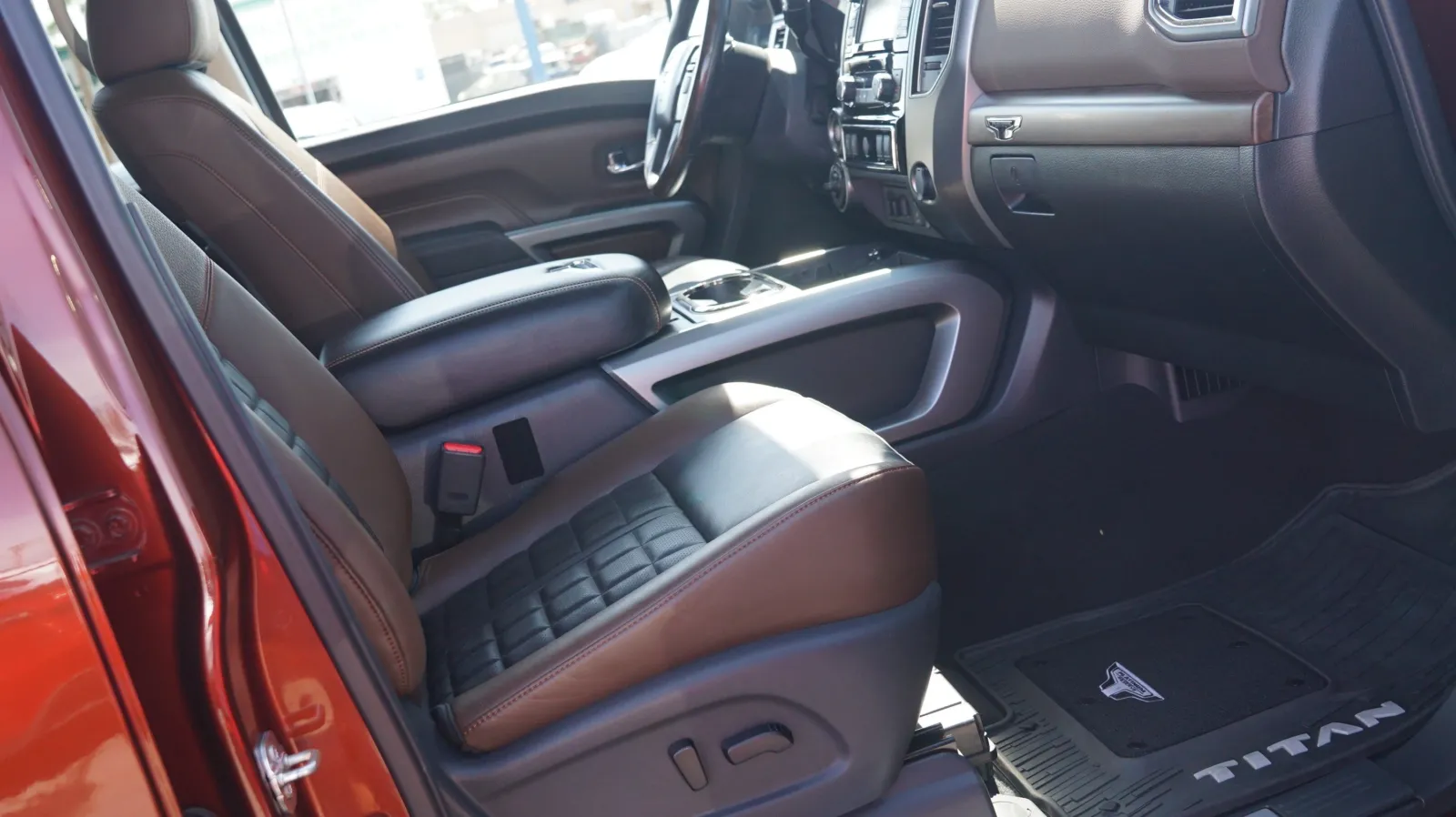 Nissan Titan photo 6