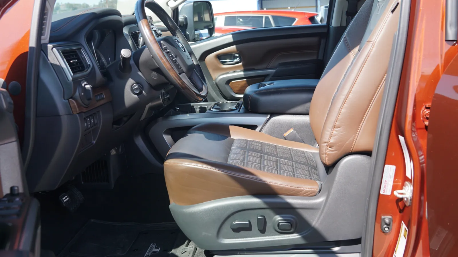 Nissan Titan photo 7
