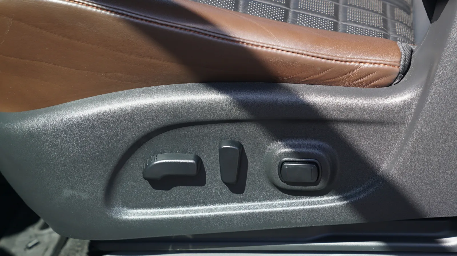 Nissan Titan photo 15