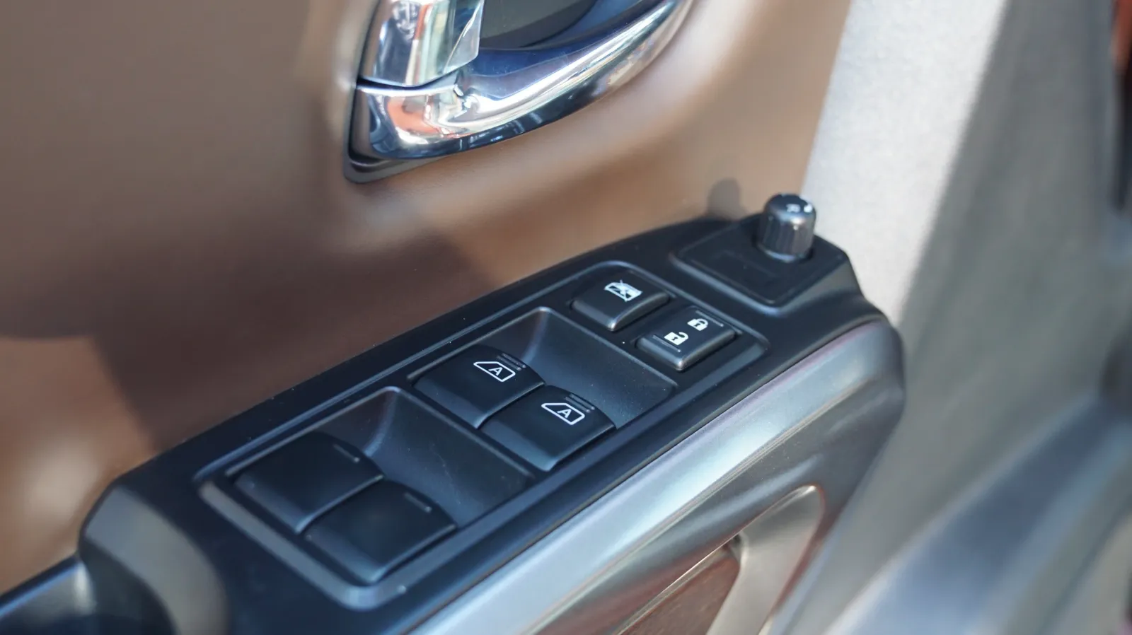 Nissan Titan photo 16