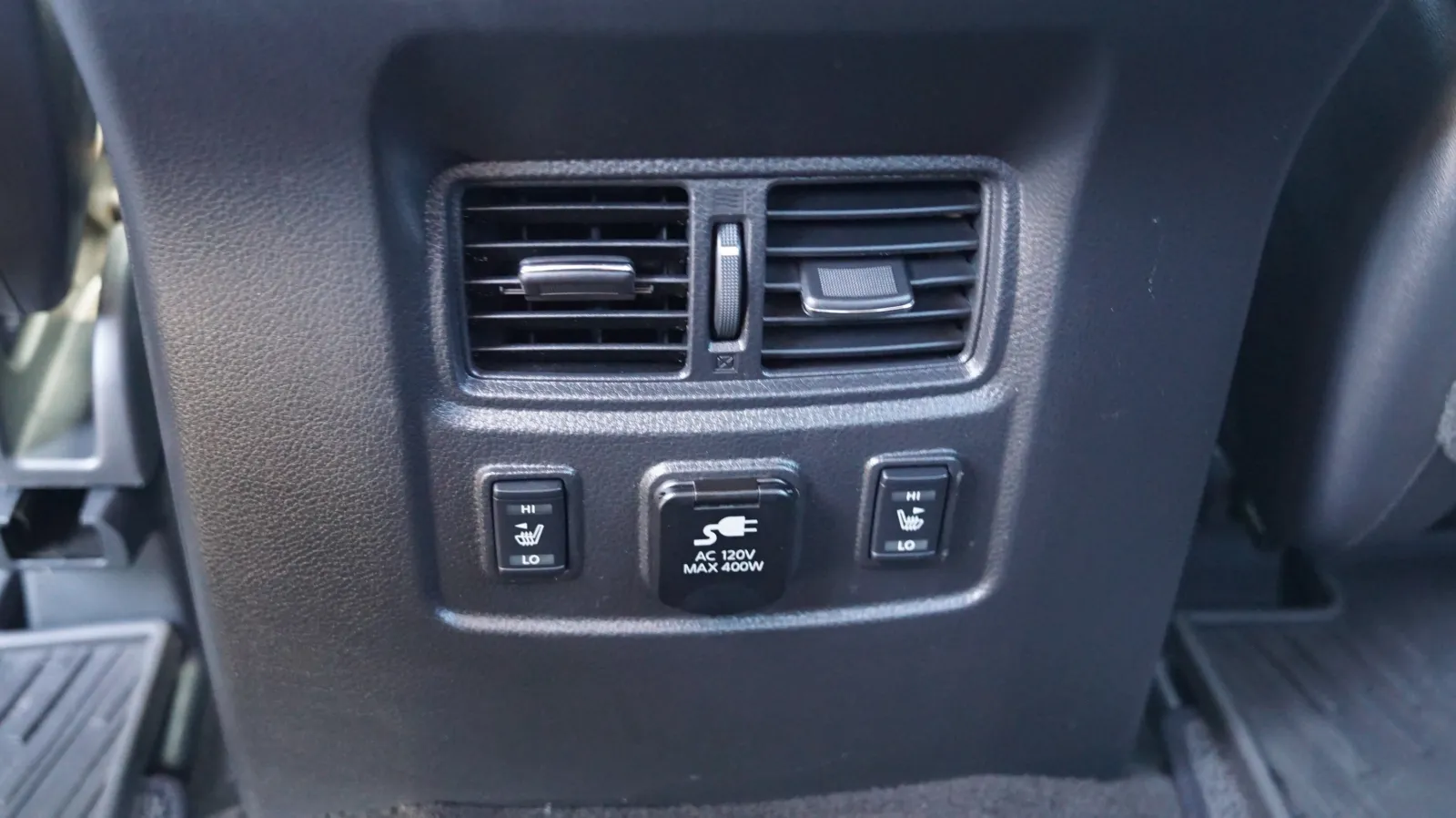 Nissan Titan photo 18