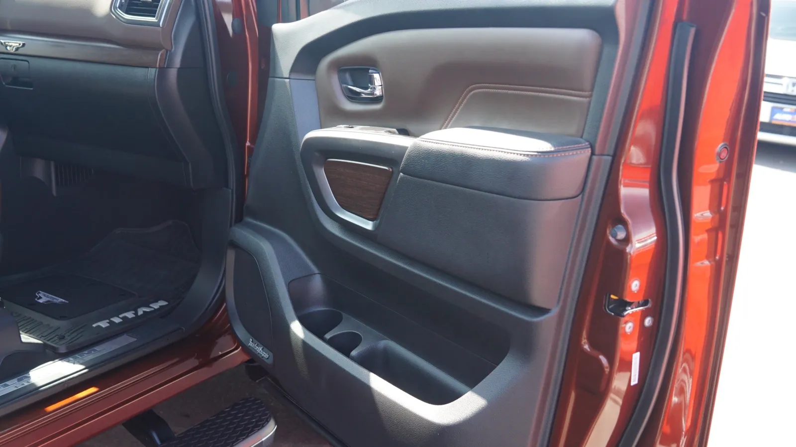 Nissan Titan photo 20