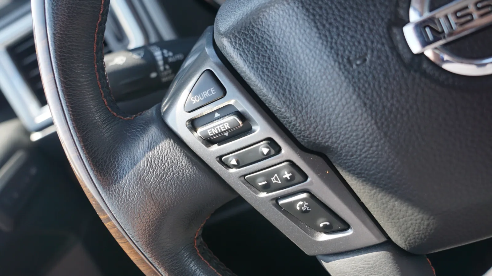 Nissan Titan photo 21