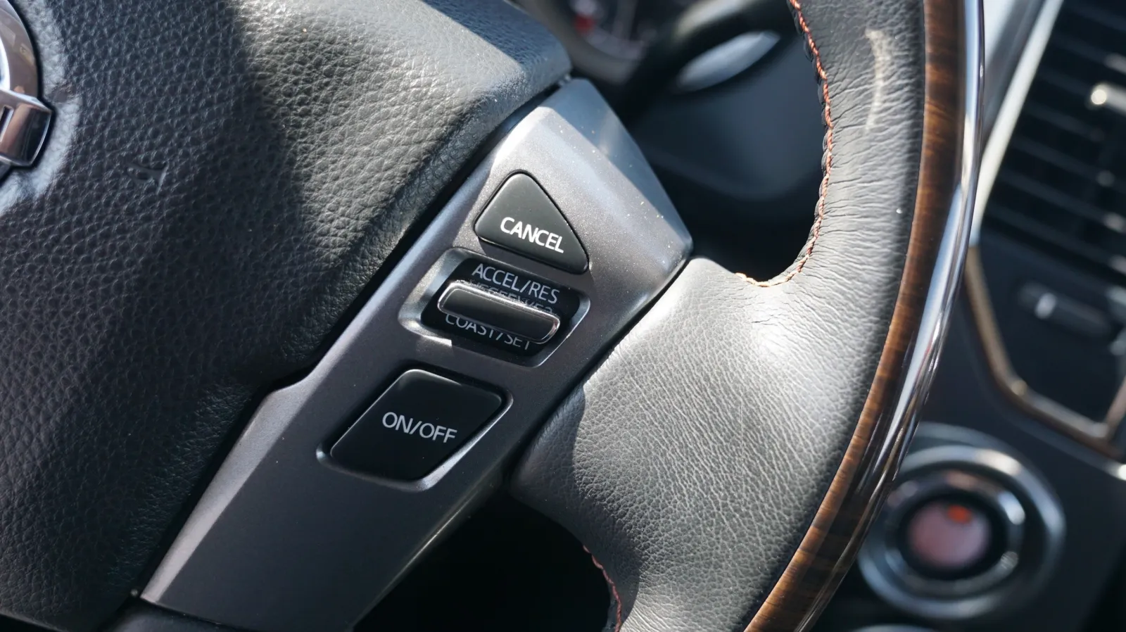 Nissan Titan photo 22