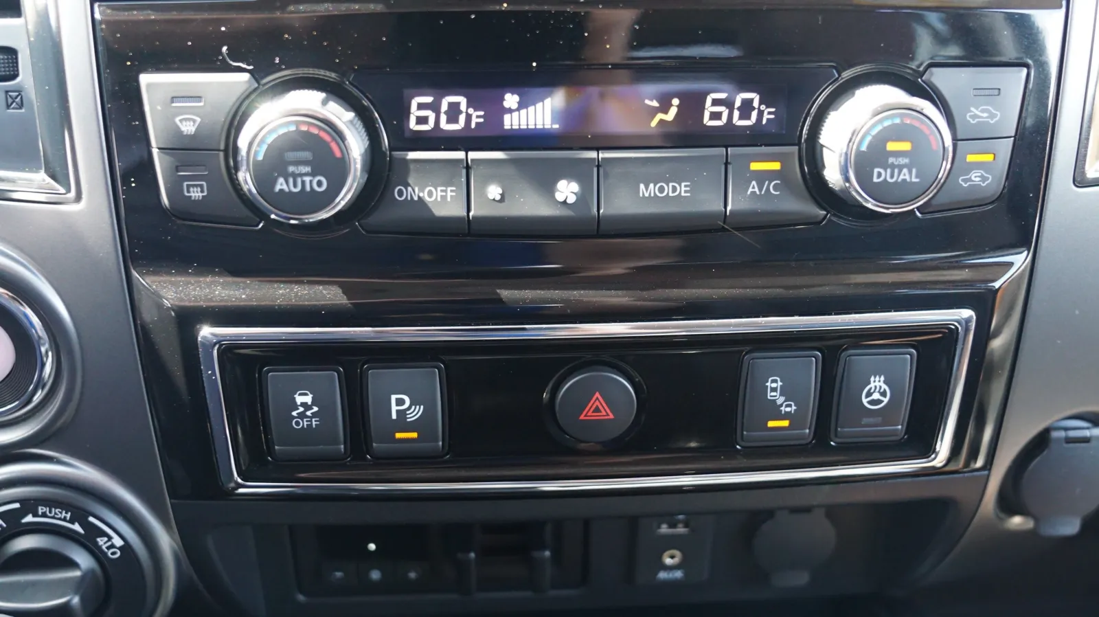 Nissan Titan photo 24
