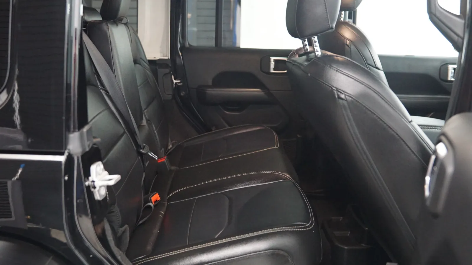 Jeep Wrangler photo 11