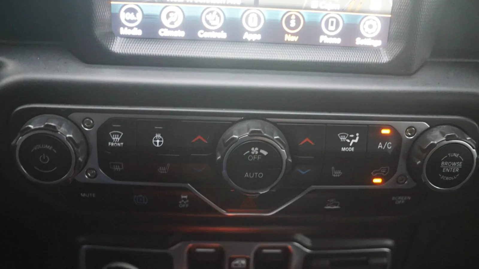 Jeep Wrangler photo 18