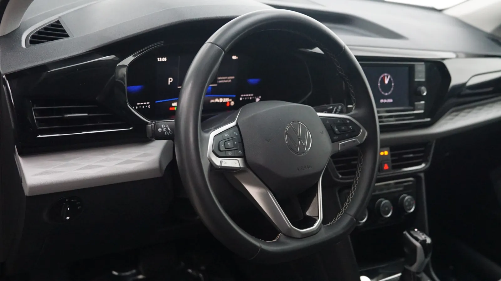 Volkswagen Taos photo 16