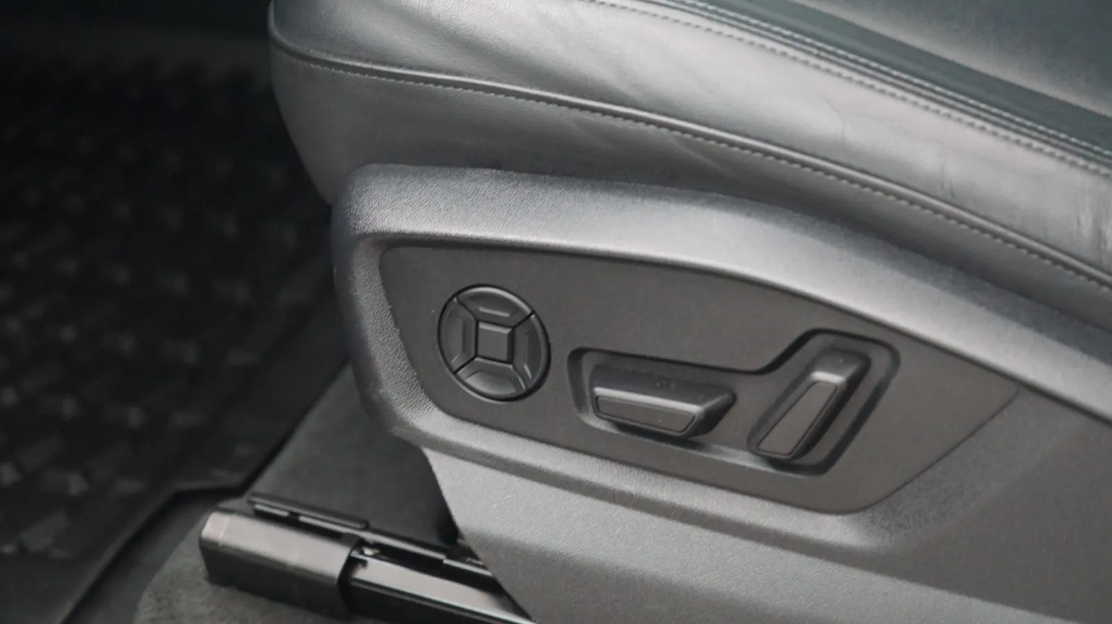 Audi Q7 photo 16