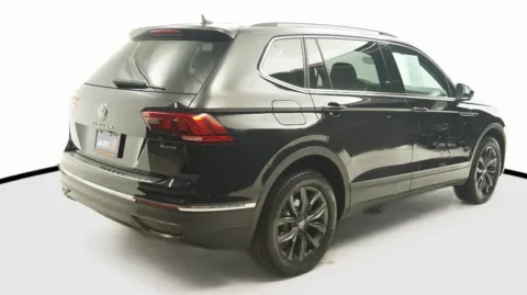 More photos of 2022 Volkswagen Tiguan SE at Auto City, CA