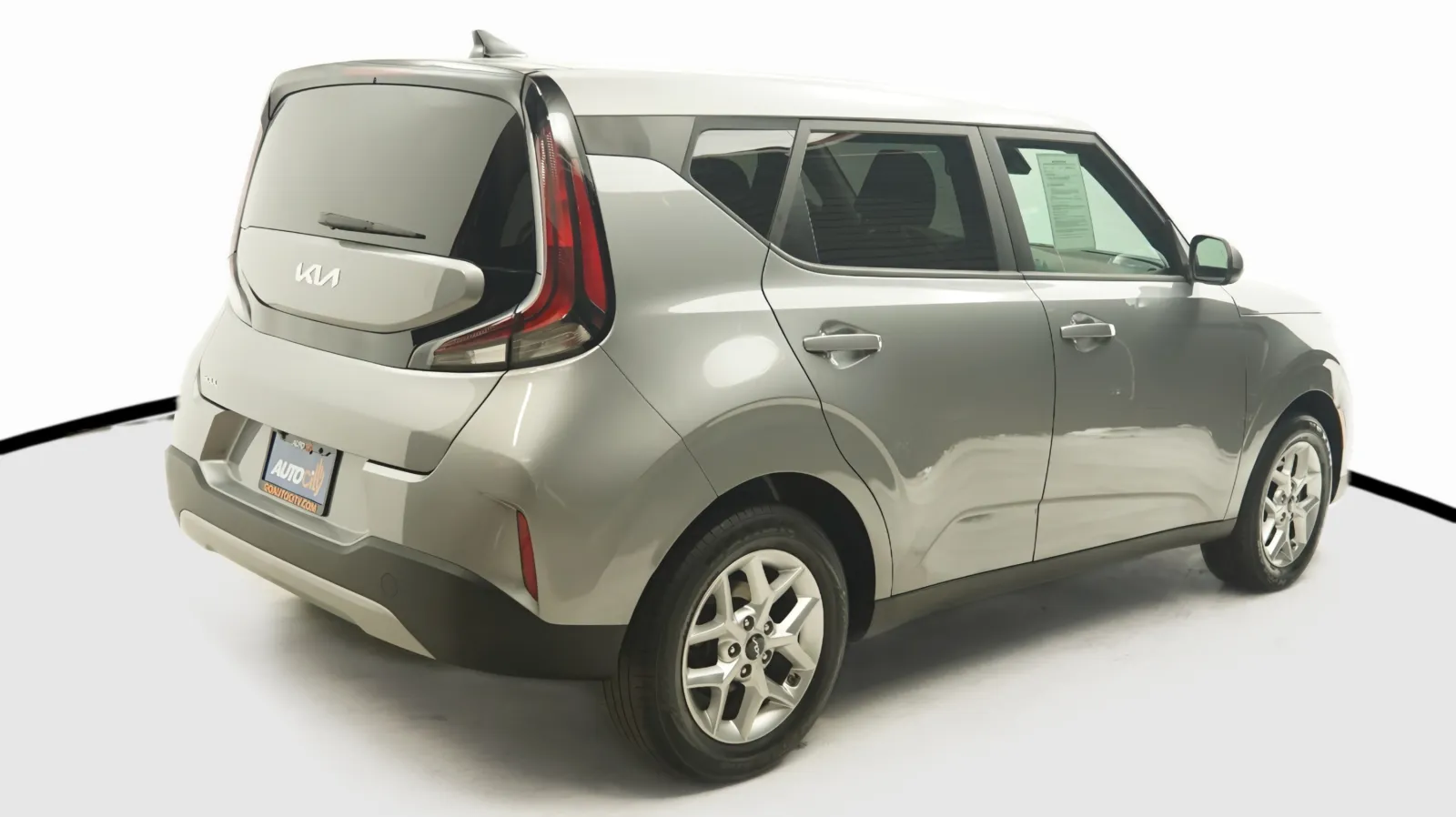More photos of 2023 Kia Soul LX at Auto City, CA