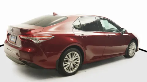 More photos of 2020 Toyota Camry Hybrid XLE at Auto City, CA