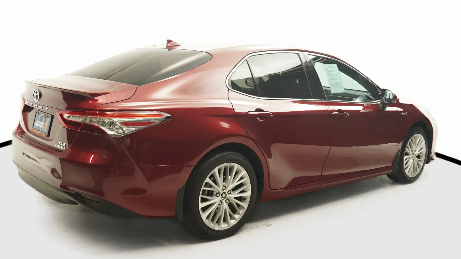 More photos of 2020 Toyota Camry Hybrid XLE at Auto City, CA