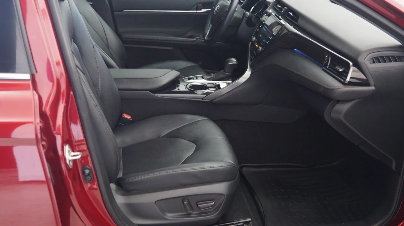 Toyota Camry photo 6