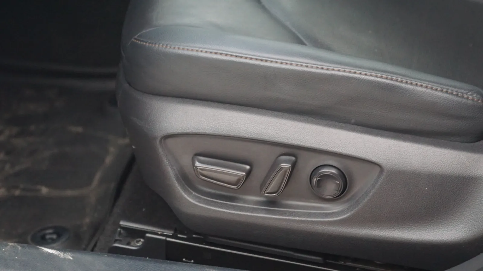 Toyota Camry photo 16