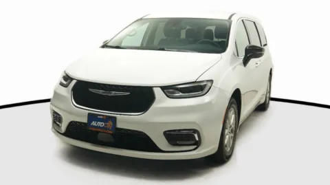 White 2024 Chrysler Pacifica Touring L for sale in El Cajon, CA