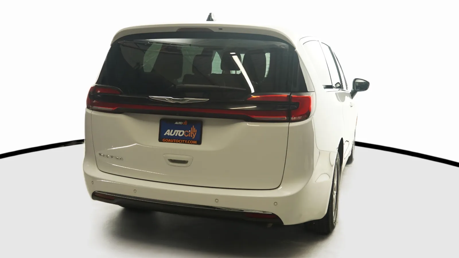 Chrysler Pacifica photo 8