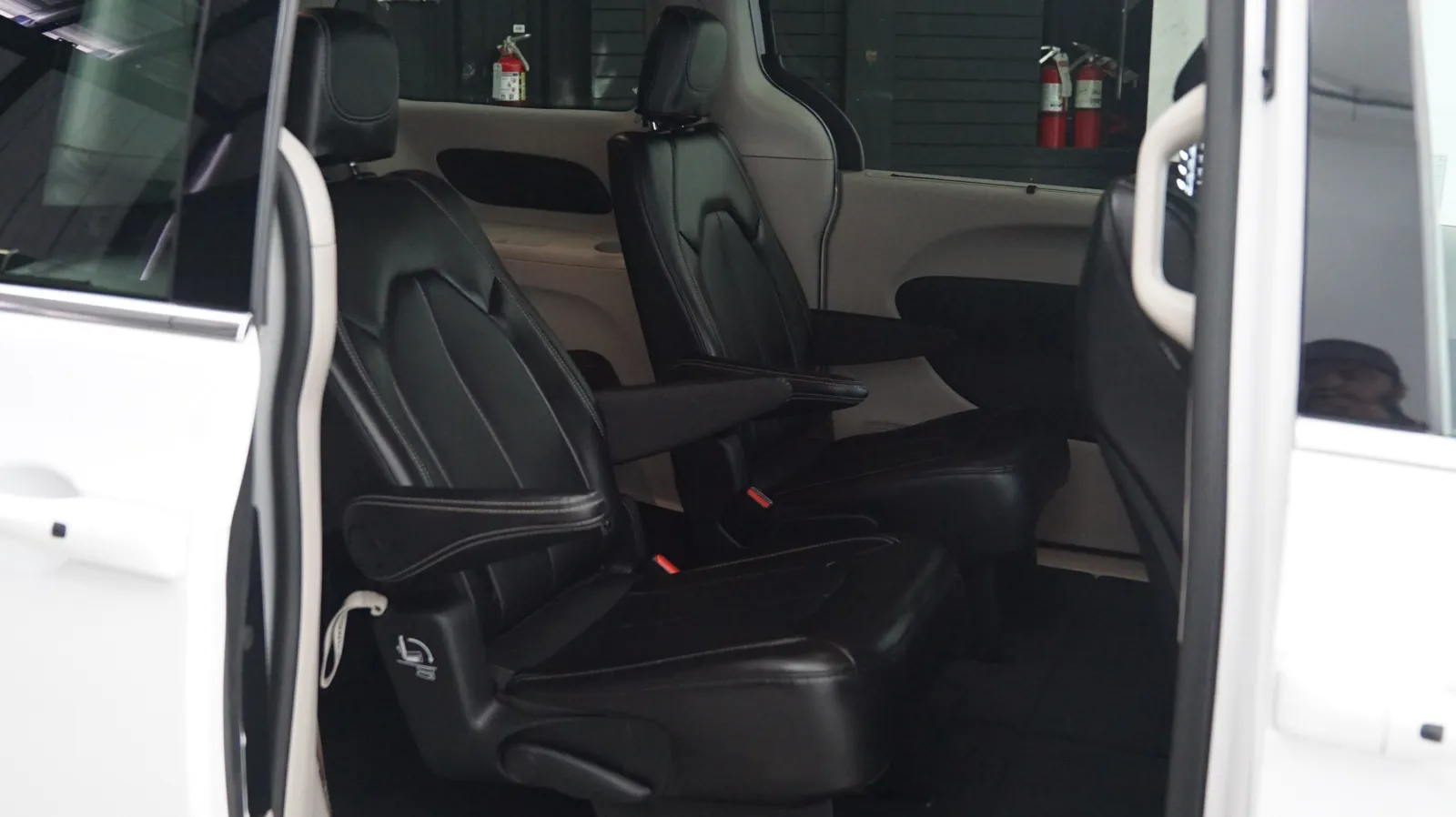 Chrysler Pacifica photo 11