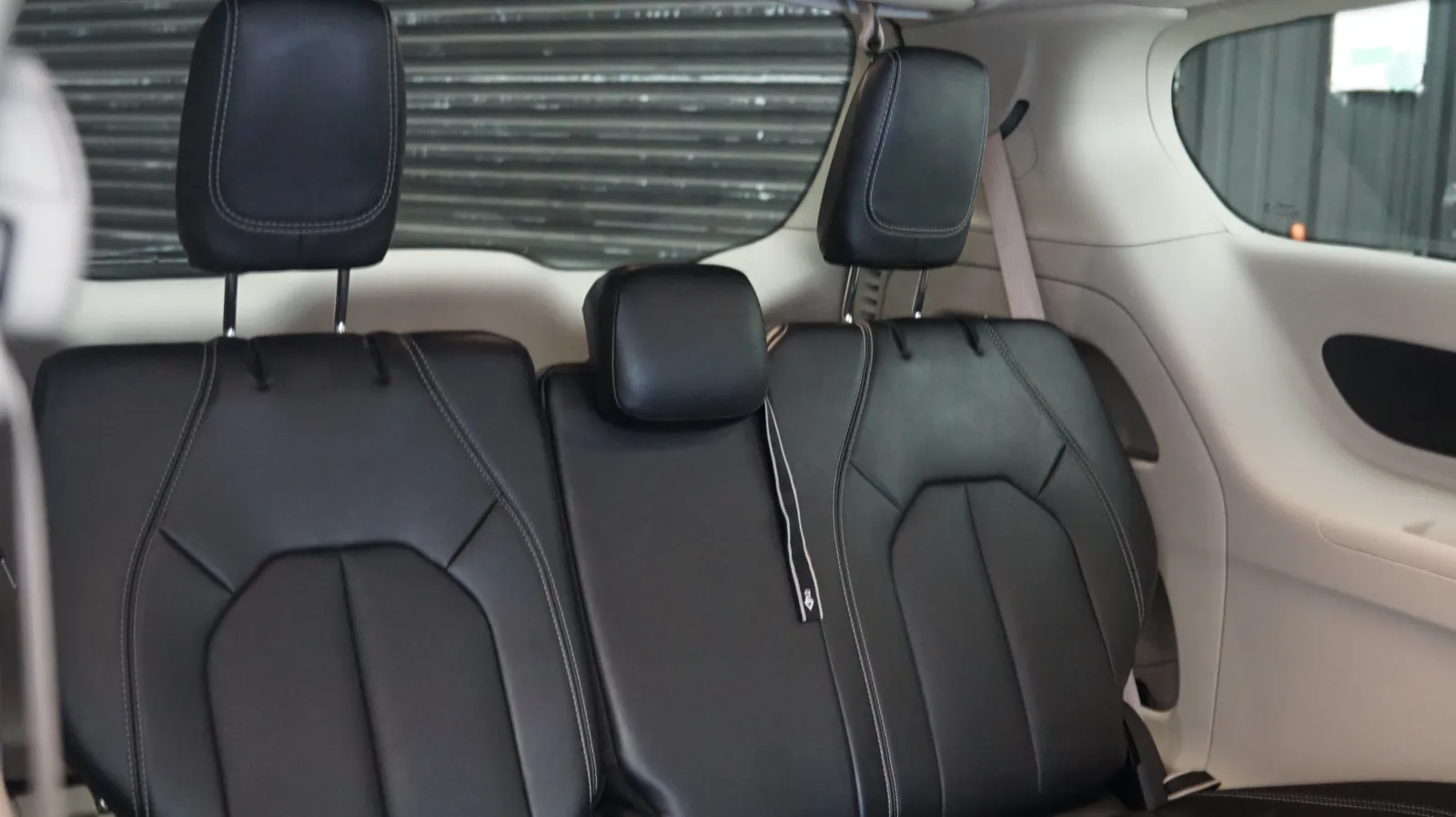 Chrysler Pacifica photo 13
